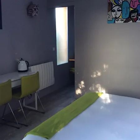 Les De Do 3* Λε Μανς