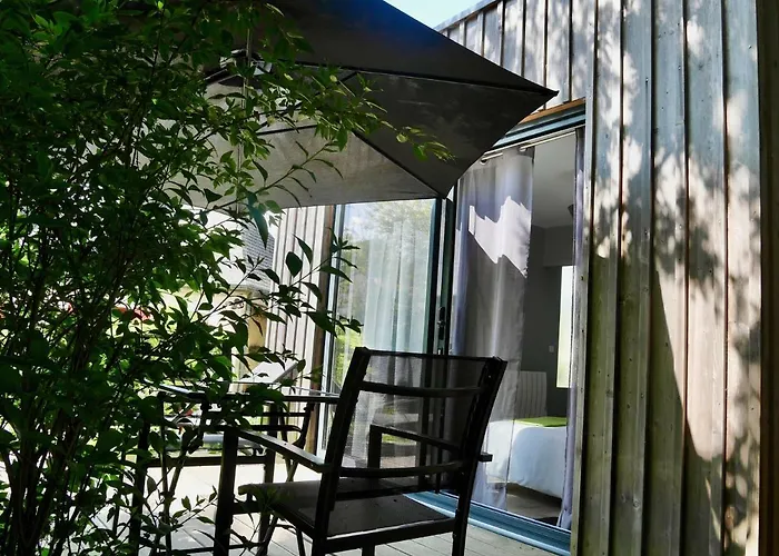 לינה וארוחת בוקר Les De Do 3*